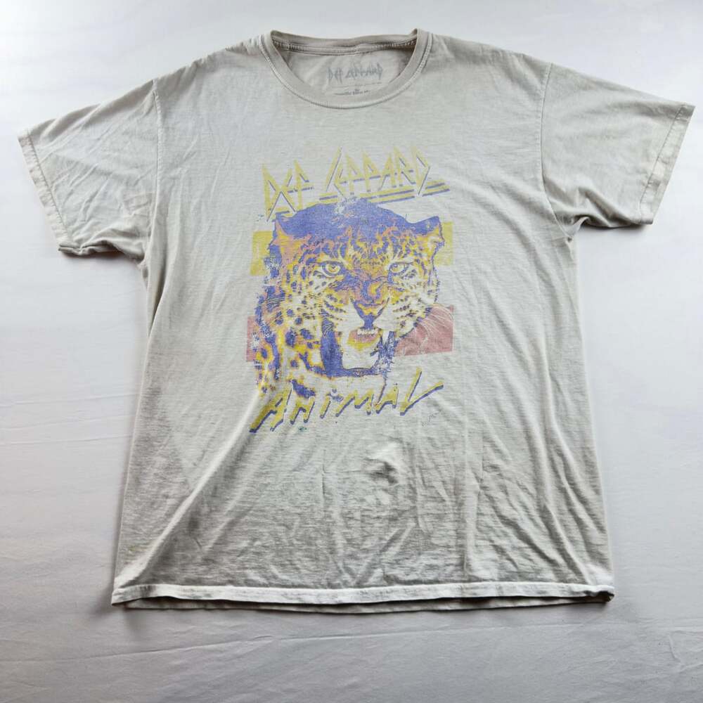 Def Leppard Animal Goodie Two Sleeves Graphic Band T-Shirt Size M/L